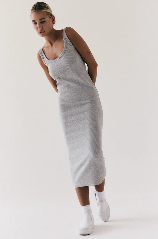 Haljina MUUV. sukienka długa FENDU sukienka.dluga.FENDU