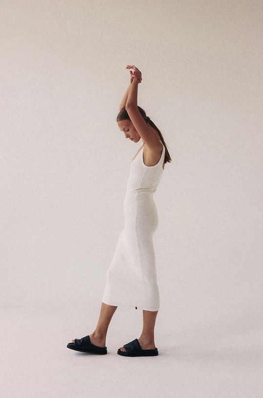 Šaty MUUV. Fendu sukienka.dluga.FENDU