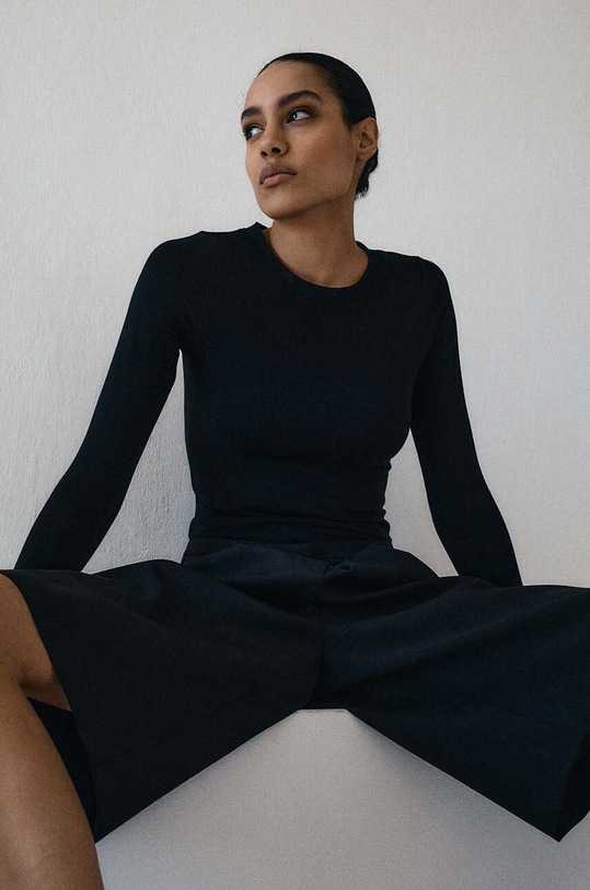 Bavlněné tričko s dlouhým rukávem MUUV. SOUPLE slim černá longsleeve.slim.fit.SOU