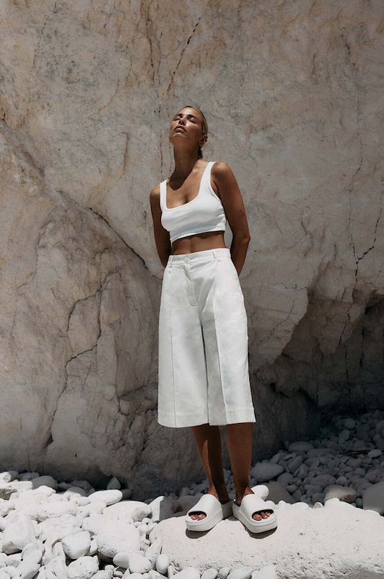 Памучен къс панталон MUUV. PORTEUR бял bermudy.PORTEUR