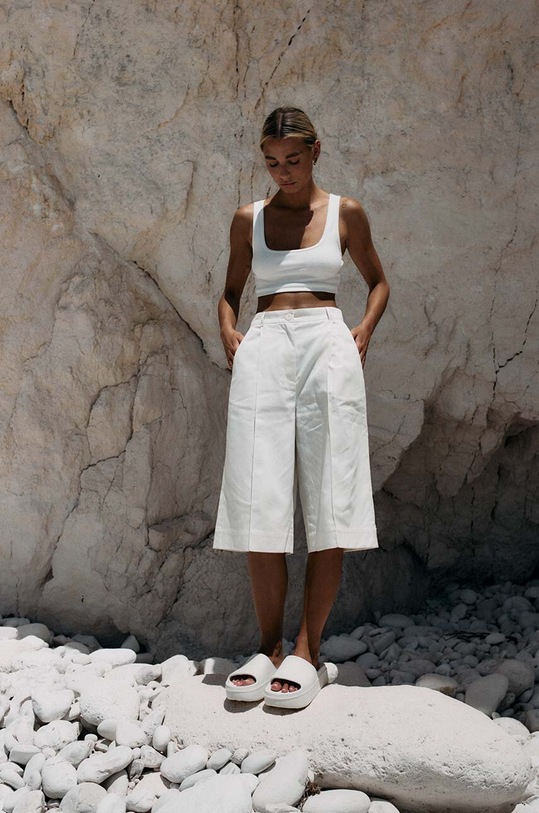 Памучен къс панталон MUUV. PORTEUR bermudy.PORTEUR бял