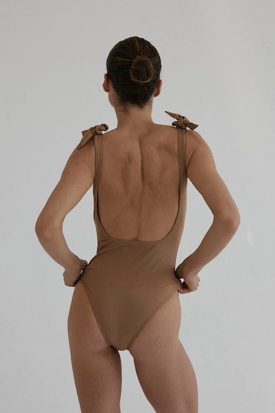 MUUV. jednoczęściowy strój kąpielowy MUY kost.komp.open.back.MUY beżowy ZS26
