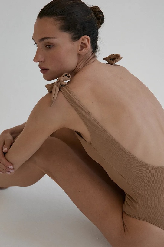 MUUV. jednoczęściowy strój kąpielowy MUY kost.komp.open.back.MUY beżowy