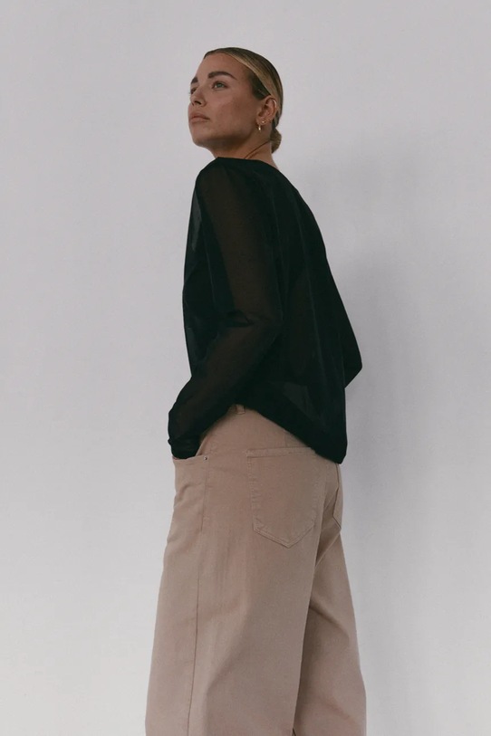 MUUV. longsleeve UKO regular czarny tran.long.UKO