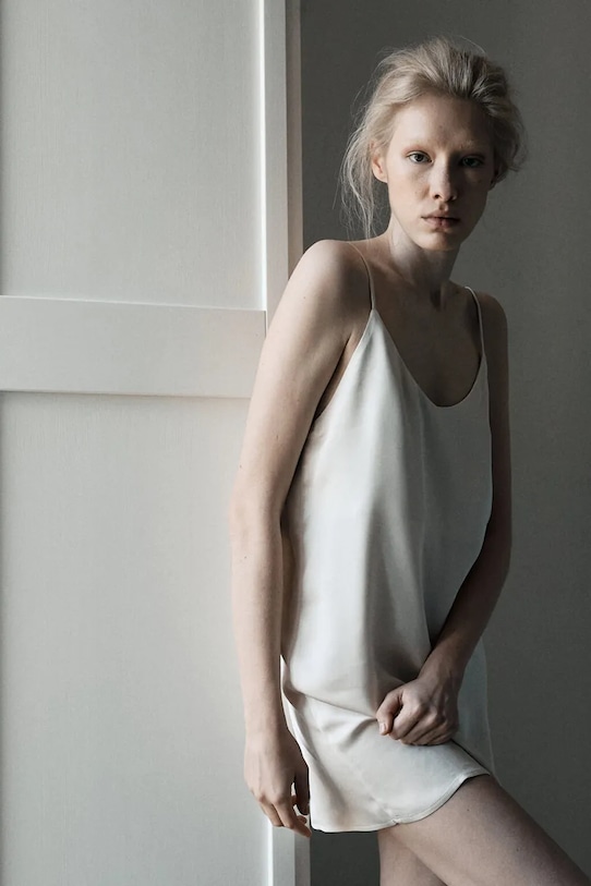 MUUV. sukienka FEU sukienka.krotka.FEU beżowy ZW25