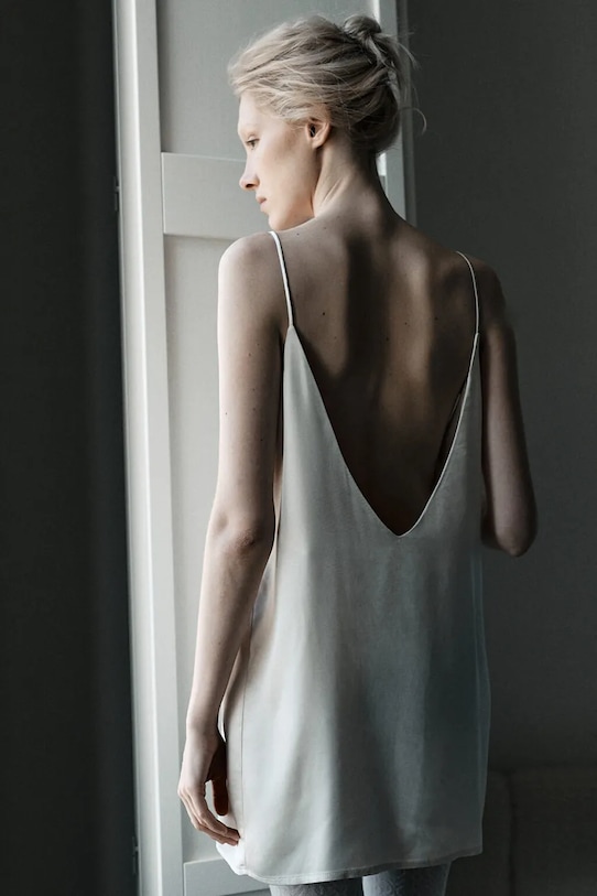 MUUV. sukienka FEU beżowy sukienka.krotka.FEU