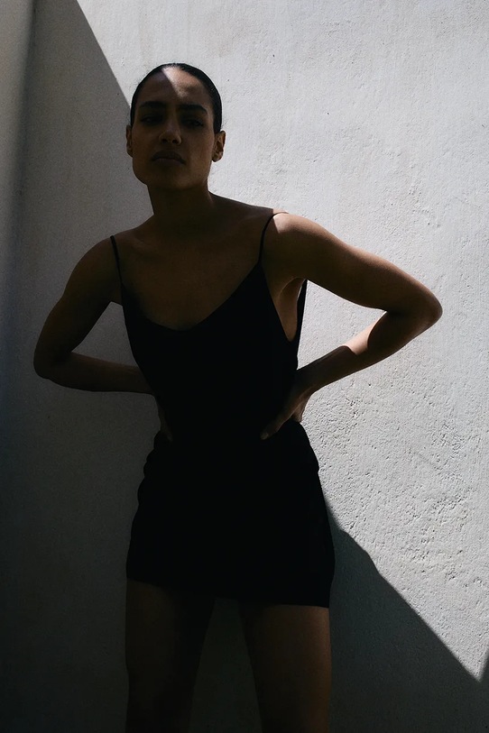 Odzież MUUV. sukienka FEU sukienka.krotka.FEU czarny