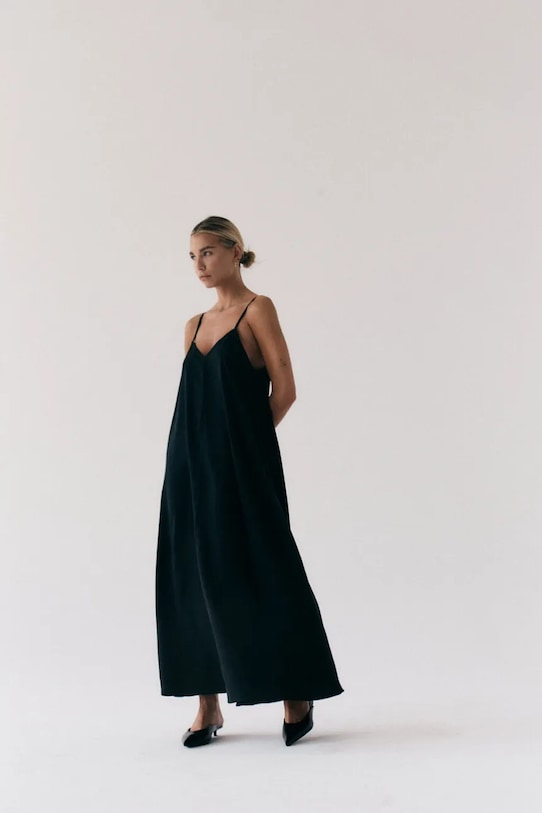 MUUV. sukienka TENSE sukienka.dluga.TENSE czarny