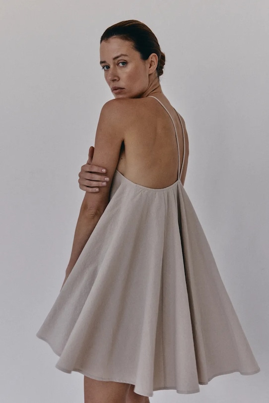 Muuv. летнее платье из хлопка PLAINS sukienka.krotka.PLAINS бежевый ZS26