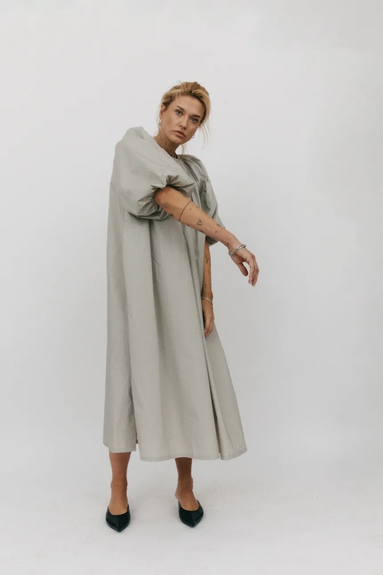 MUUV. sukienka bawełniana BUFFLE sukienka.dluga.BUFFLE szary ZS26