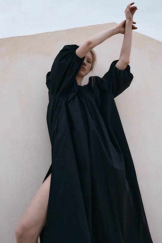 Muuv. BUFFLE čierna sukienka.dluga.BUFFLE