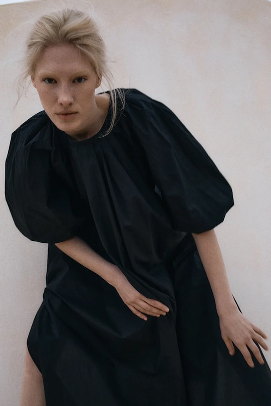 Muuv. BUFFLE sukienka.dluga.BUFFLE čierna ZS26