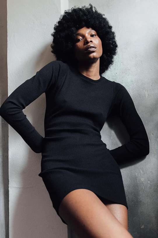 MUUV. sukienka RIBBED short.dress.RIBBED czarny ZS26