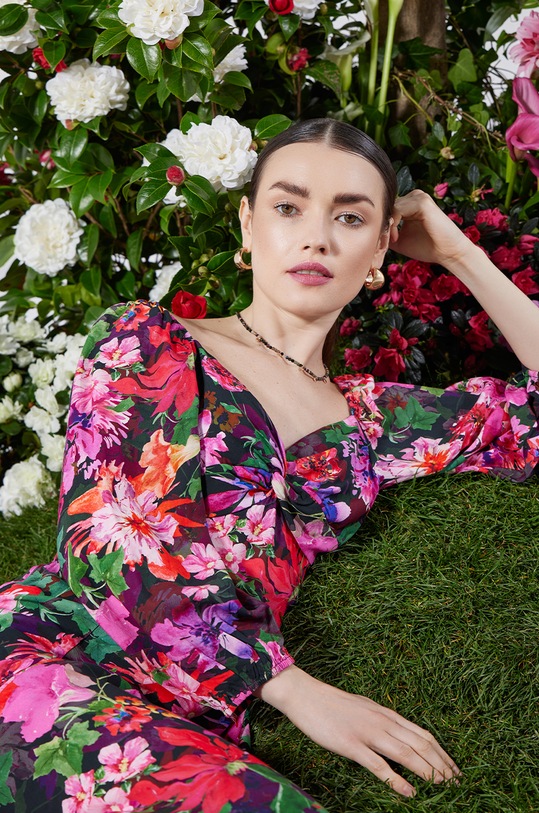 FLOATING FLORALS