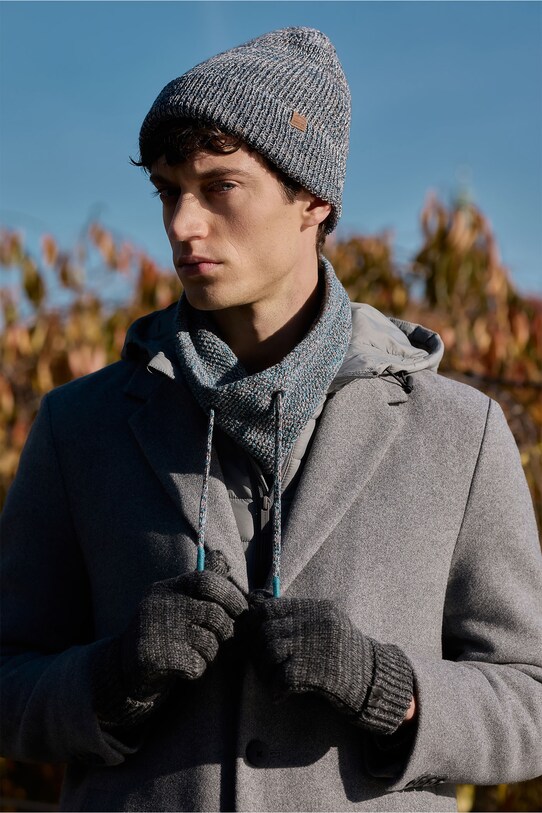 SAY: GREY!