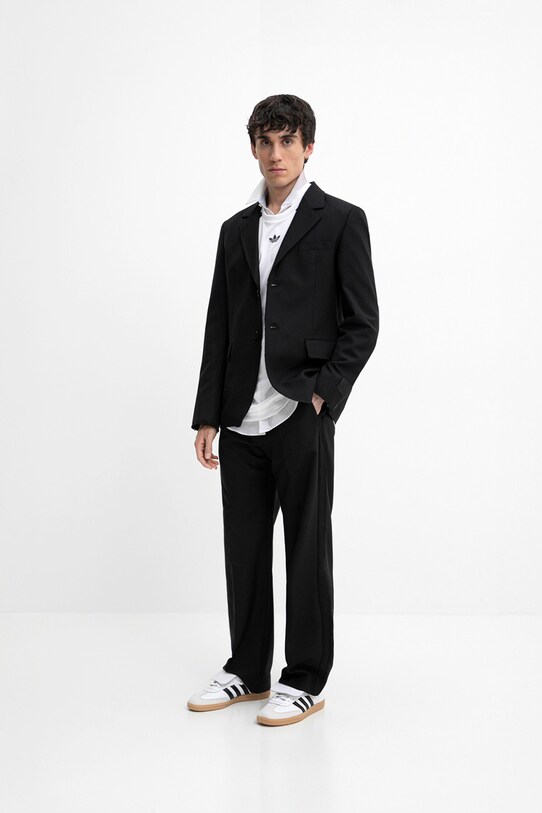 SUITS & KICKS