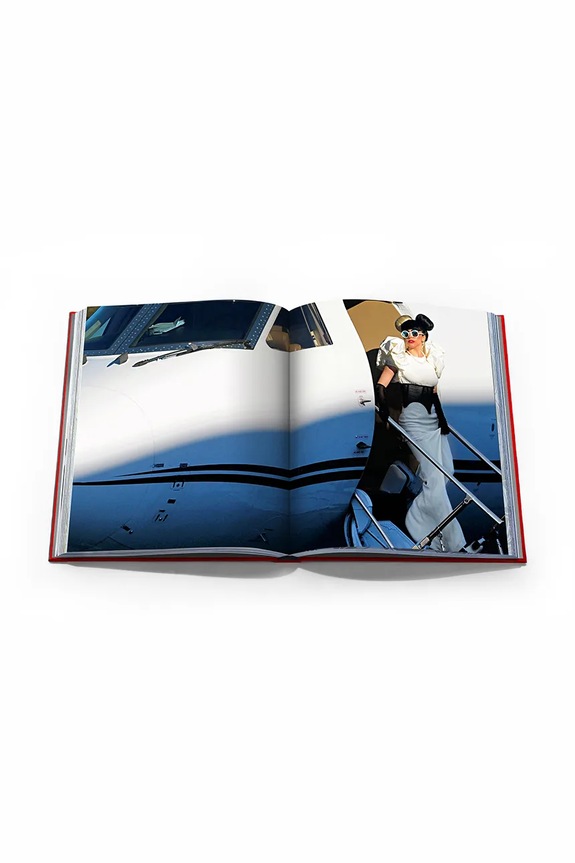 Kniha Assouline The Art of Flying by Josh Condon, English 9781614284611 vícebarevná