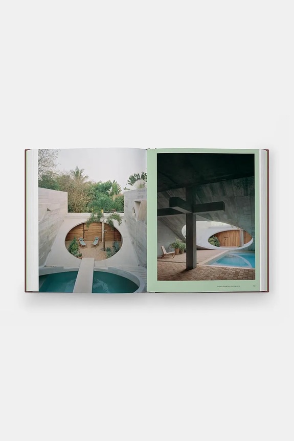 home & lifestyle książka fotograficzna Courtyard Homes by Joann Plockova, English PH1416 multicolor