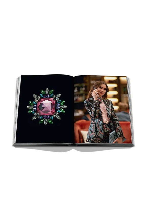 Kniha Assouline Emily in Paris, The Fashion Guide, English 9781649805171