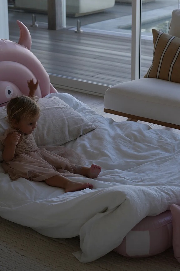 Napihljiv otroški ležalnik SunnyLife Bed Monster Pink S51KSBDP