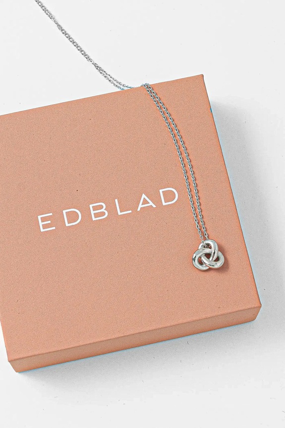 Dodaci Ogrlica EDBLAD Infinity Knot 129858 srebrna