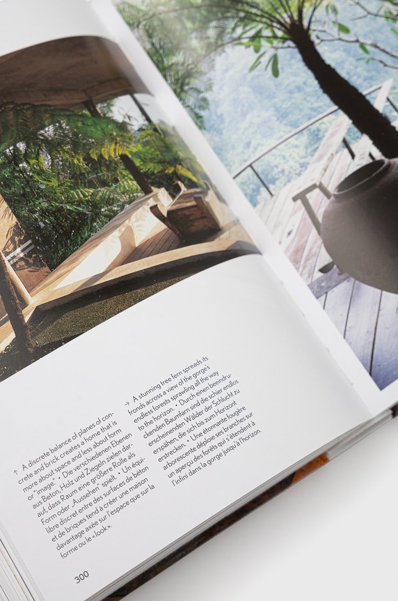 Taschen GmbH książka Living In Bali. 40th Ed., Anita Lococo 9783836590013 multicolor AA00