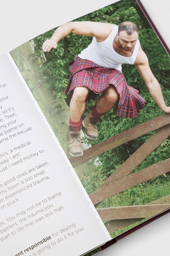 Luath Press Ltd książka The Kilted Coaches, Stephen Clarke, Rab Shields 9781910022887 multicolor AA00