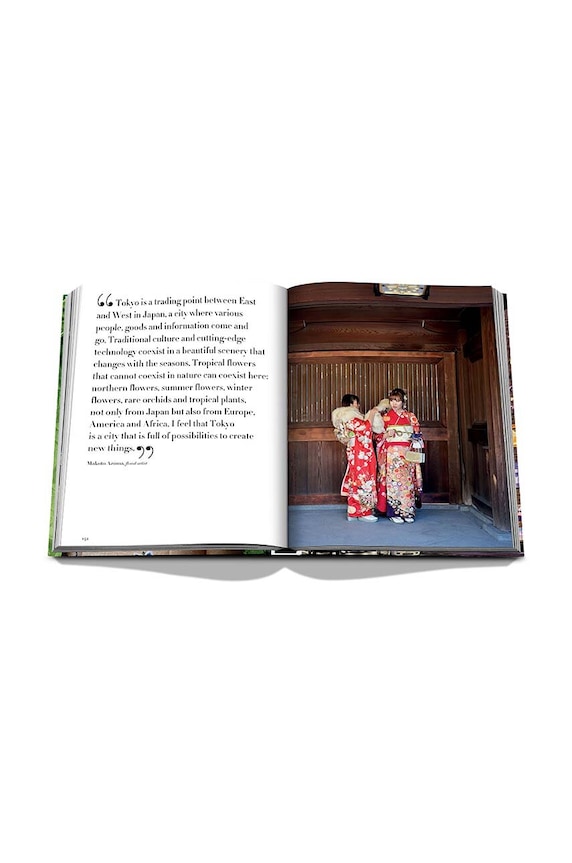Assouline książka Tokyo Chic by Andrea Fazzari, English 9781649802361