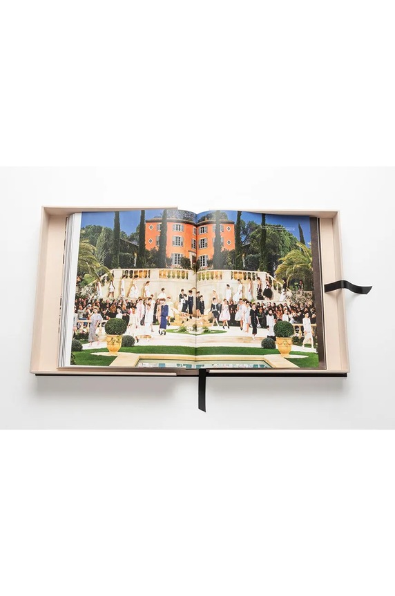 Kniha Assouline Chanel: The Impossible Collection by Alexander Fury, English 9781614288107