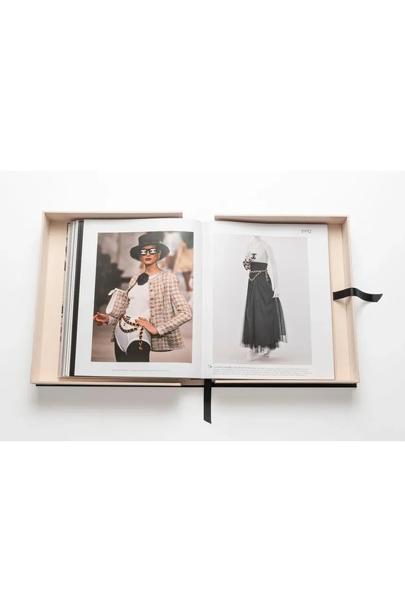 Kniha Assouline Chanel: The Impossible Collection by Alexander Fury, English 9781614288107