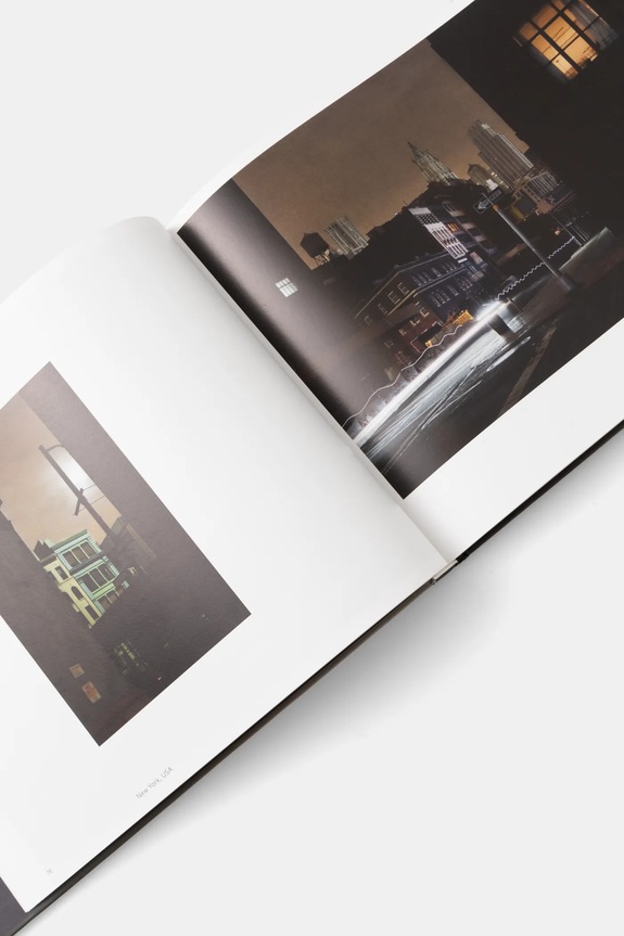 home & lifestyle carte Lost in the Beauty of Bad Weather by Christophe Jacrot, English 9783961714971 negru AA00