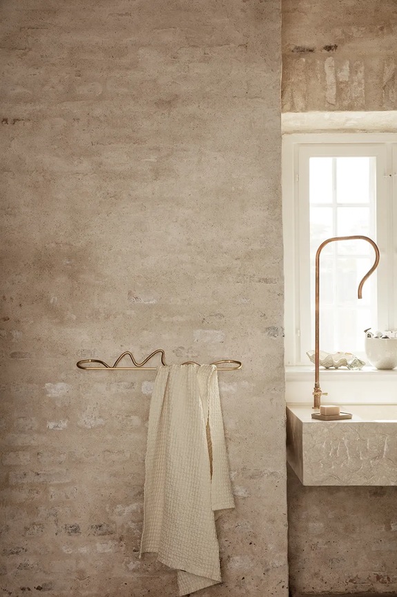 Ράγα πετσετών ferm LIVING Curvature 1104263724 μαύρο AA00