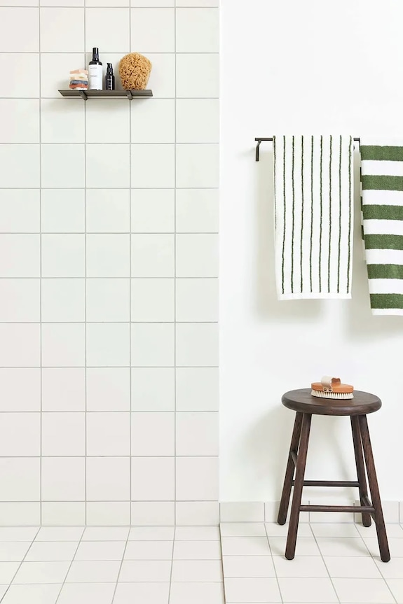 Kúpeľňa Závesný regál do sprchy OYOY Pieni L301172 sivá