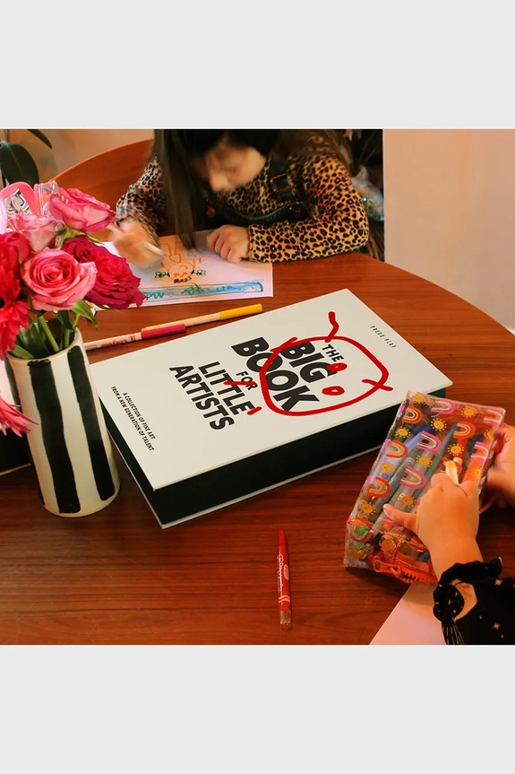 Άλμπουμ για τα έργα τέχνης των παιδιών Luckies of London Big Book for Little Artists 23,6 x 32,8 x 5,5 cm SK.LITTARTIST1 μπεζ