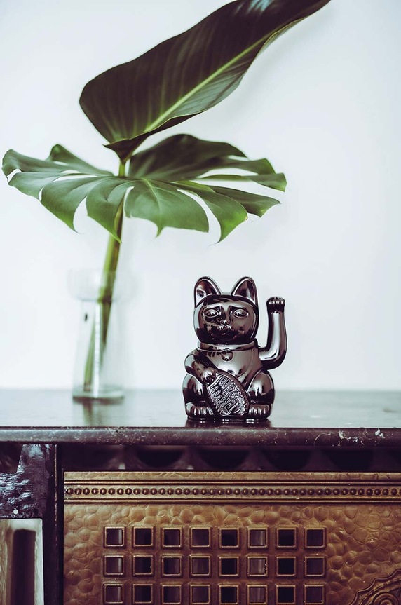 Obývacia izba a spálňa Dekorácia Donkey Lucky Cat 330464 čierna