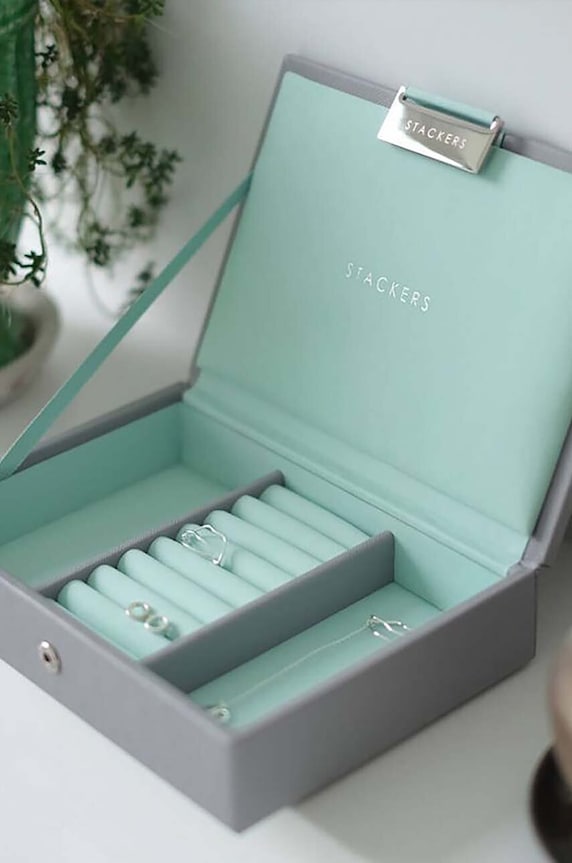 Škatla za nakit Stackers siva 73533