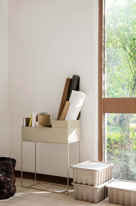 Obývací pokoj a ložnice Květináč s podstavcem ferm LIVING Plant Box 60 x 65 x 25 cm. 100080693 béžová