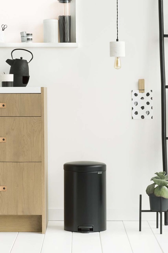 Koš za smeće Brabantia NewIcon 20 L crna 114106