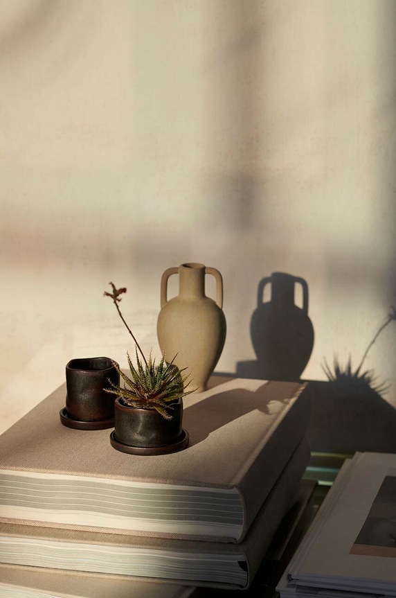 Salon i sypialnia ferm LIVING zestaw doniczek Uneru Mini Pots 4,2 x 6,3 / 5,5 x 5,4 cm 2-pack 1104266763 czarny