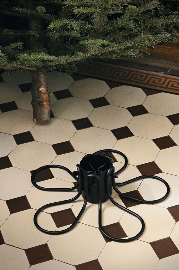 Ferm Living stojak na choinkę Flake Christmas Tree Stand 1104267538 czarny AA00