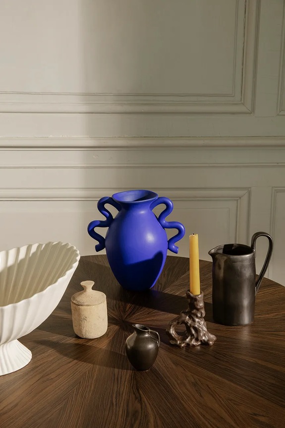 Ferm Living wazon dekoracyjny Verso 1104264667 granatowy AA00