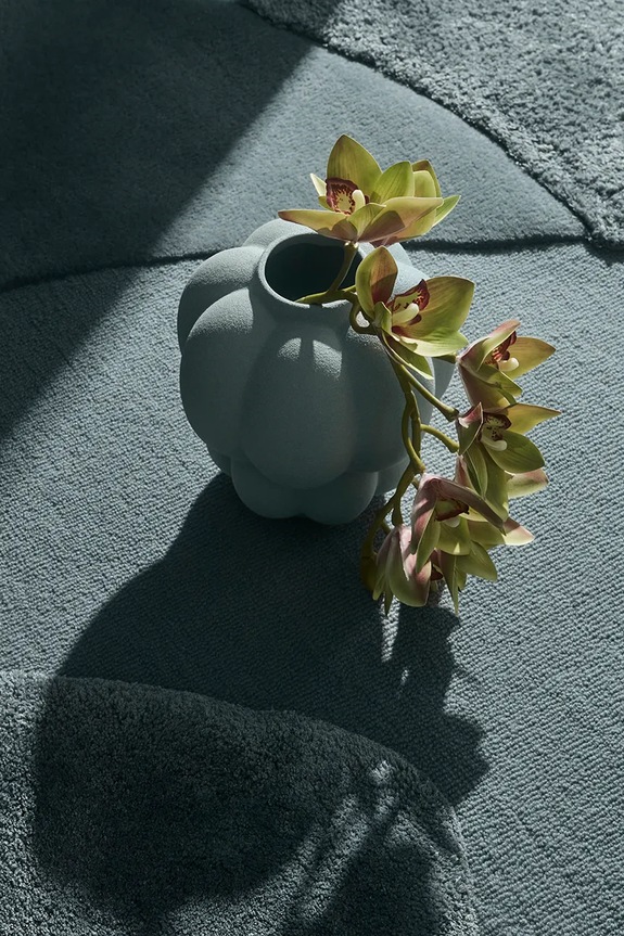 Salon i sypialnia AYTM wazon dekoracyjny Uva 509870534011 niebieski