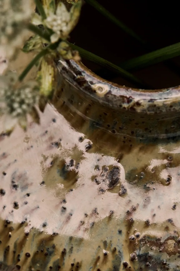 Dnevni boravak i spavaća soba Ukrasna vaza House Doctor HDBodi 8,5 cm 203842501 šarena