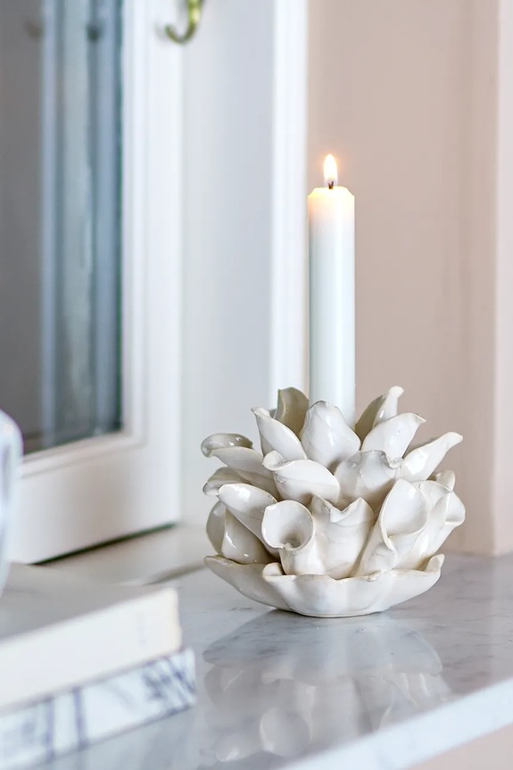 Ukrasni svijećnjak Bloomingville Phyllis 16,5 x 10,5 x 14 cm bež 82072441