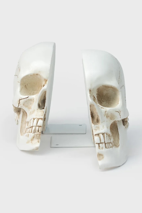 Knižné zarážky Luckies of London Skull 12,3 x 15 x 21,5 cm 2-pak biela SK.BOOKSKULL1