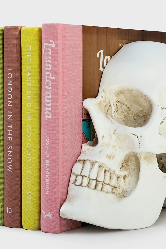 Obývacia izba a spálňa Knižné zarážky Luckies of London Skull 12,3 x 15 x 21,5 cm 2-pak SK.BOOKSKULL1 biela