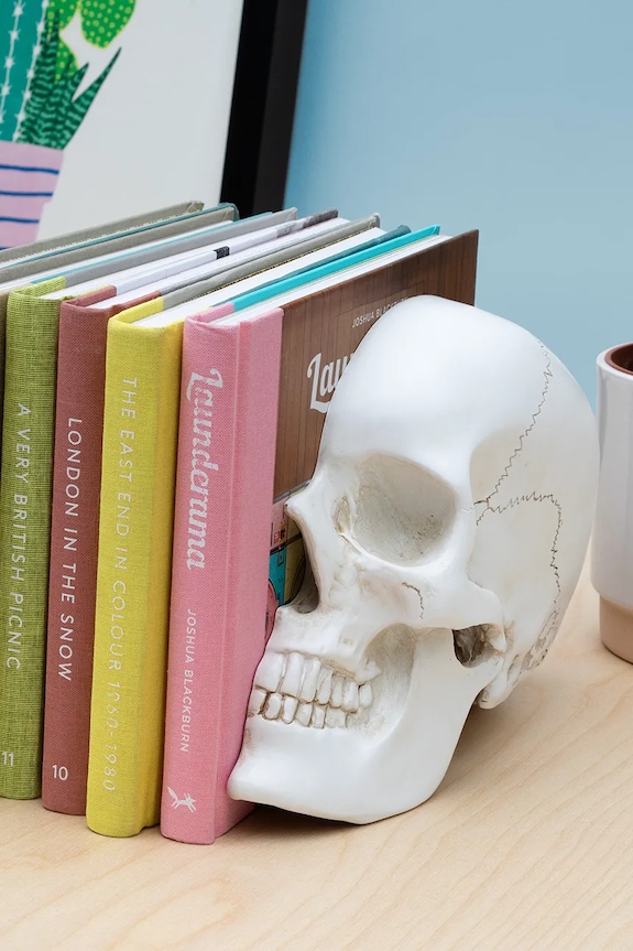 Knižné zarážky Luckies of London Skull 12,3 x 15 x 21,5 cm 2-pak SK.BOOKSKULL1 biela