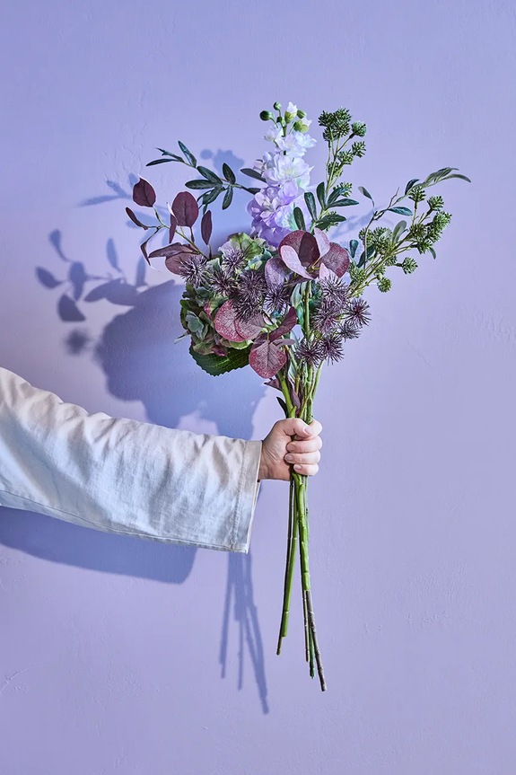 Obývacia izba a spálňa House Doctor umelá kytica dekoratívna z plastu 45 x 76 cm 900002279 viacfarebná