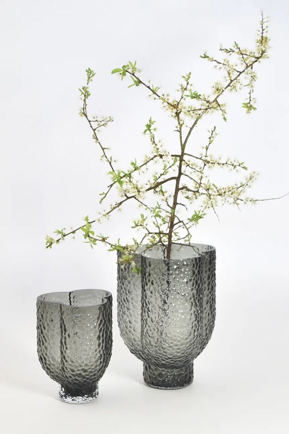 AYTM vază decorativă din sticlă colorată 18,5 x 16,2 x 25 cm 508170050084 negru AA00