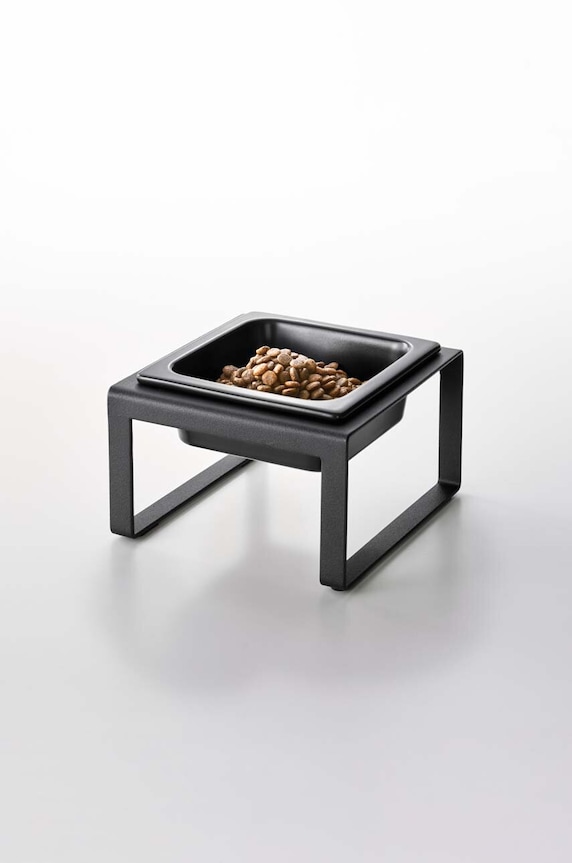 Lifestyle Zdjelica za kućnog ljubimca s postoljem Yamazaki Tower 5817 crna